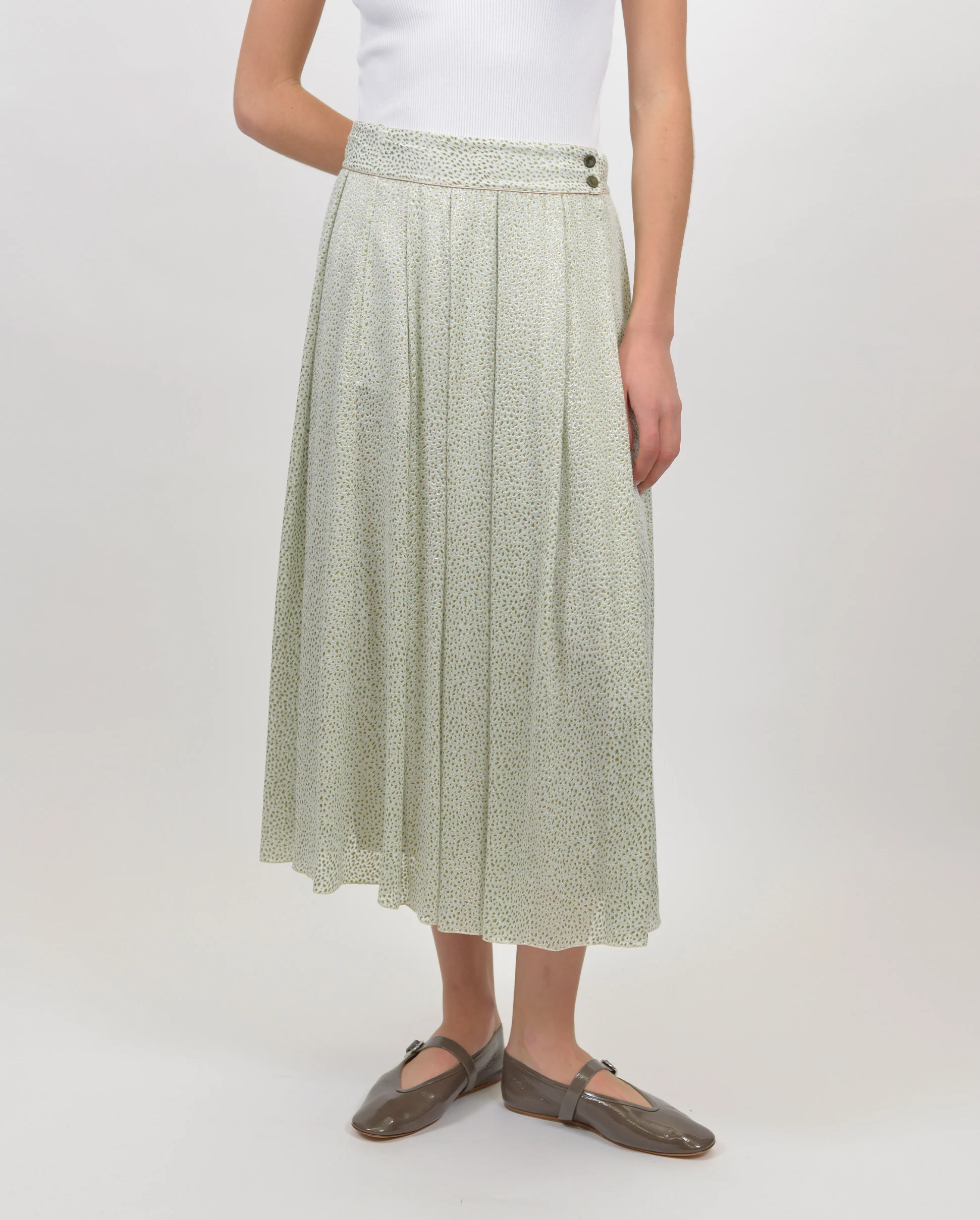 Woman / Sale